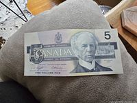 Front side of the 1986 Canadian $5 banknote showing Sir Wilfrid Laurier portrait and denomination markings.