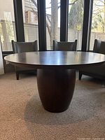 Side profile of round tabletop and drum-style pedestal base