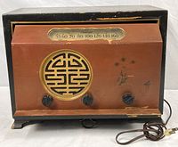 Front view of the Federal 1540T radio showing red front panel with circular gold-tone speaker grille and three black knobs. Tuning scale labeled 'Federal' with frequencies 55-160.