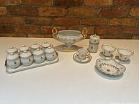 Overview of all porcelain pieces on display