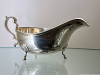 Side profile view of gravy boat