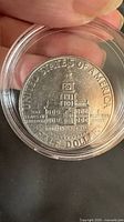 Reverse side of the coin showing Independence Hall and inscriptions.