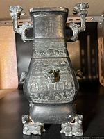 Front view of square neck, handles, body and legs