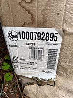 Cardboard packaging label showing Rheem model number 1000792895, 151 L (40 Gal), 38,000 BTU, natural gas, 9-year warranty