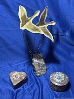 Lot with 2 ammonite jewelry boxes and bird decoration on blue backdrop