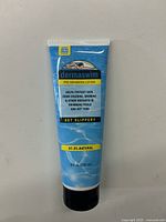 Front view showing product name, usage, natural ingredient percentage, and size.