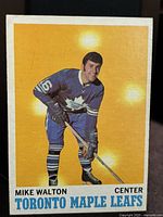 Front of the 1970-71 Mike Walton Toronto Maple Leafs hockey trading card showing player image and team name.