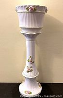 full view of assembled pedestal planter