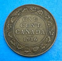 Reverse of the 1916 Canada one cent coin showing the denomination, year, and maple leaf wreath design.