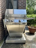 Front and left-side view showing control panel, knobs and side shelf