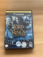 Front cover of the game case for The Lord of the Rings: The Two Towers - Nintendo GameCube version, Player's Choice edition.
