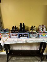 Overview of six pairs on boxes