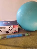 Boxed Everlast balance roller, yoga ball, massage stick