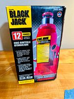 Front view of the product box showing product name, capacity (12 tonnes), and image of the red hydraulic bottle jack.