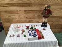 Full lot overview on table