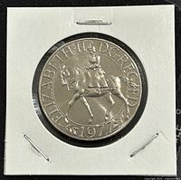 Obverse side of the Silver Jubilee 1 Crown coin showing Queen Elizabeth II on horseback with the date 1977