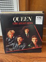 Queen Greatest Hits album front cover
