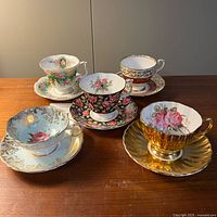 Overview of five teacup and saucer sets