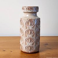 Front view showing full textured onion pattern and glaze