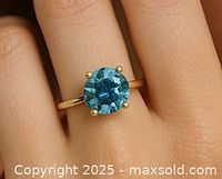 Ring worn on a finger to show fit, band profile and scale