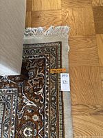 Corner with fringe and measuring sticker showing dimensions and fringe detail