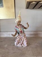 Front view of the kneeling Thai girl figurine