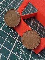 Obverse and reverse of the 1913 Canadian 1 cent copper coin showing King George V and the denomination with year.