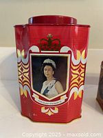 Front view of Queen Elizabeth II Silver Jubilee tin