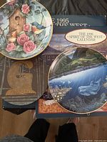 overview of two decorative plates and two calendars