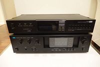 Front view of Sansui T-900 tuner stacked on Sansui A-550 amplifier