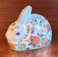 Front-left profile view showing rabbit’s head, ear detail, gilt accents and floral pattern.