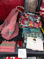 Overview of 2 quilted bags and 4 wallets, featuring floral and geometric patterns.