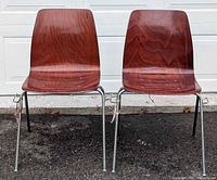 Front view of both Pagholz bent plywood chairs