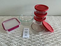 All containers displayed on fabric surface showing the set with lids and without lids.