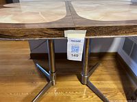 Table top surface showing laminate pattern and leaf gap