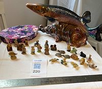 Entire lot: ceramic fish, box, array of Wade figurines