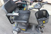 Side view showing seat, armrests, foot platform and chassis