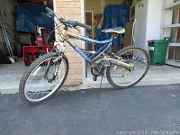 Side view of the entire Vortex Infinity mountain bike