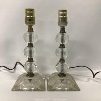 Full view of the pair of 1950s boudoir lamps with clear glass spherical elements and square etched glass bases.