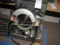 Skilsaw model 559 circular saw showing saw blade and casing with label
