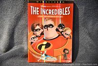 Front cover of The Incredibles 2-Disc Collector's Edition DVD with Pixar characters artwork.