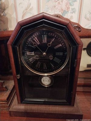 Antique wooden mantel clock | Maxsold