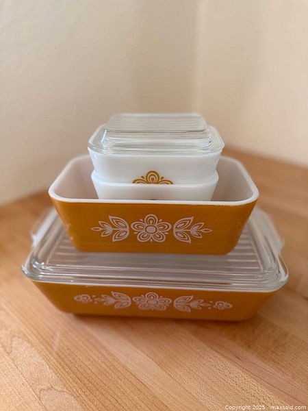 Vintage Pyrex Butterfly Gold Refrigerator Set | Maxsold