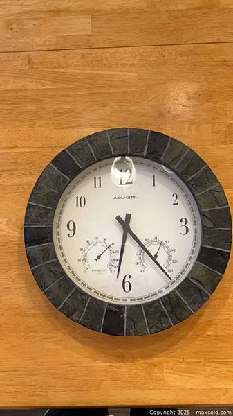AcuRite wall clock with humidity and temperature gauges | Maxsold