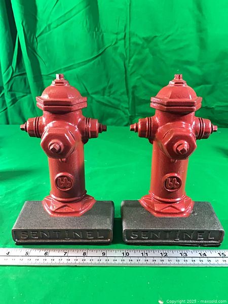 Sentinel cast iron fire hydrant bookends | Maxsold