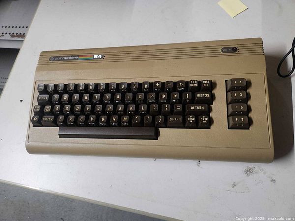Commodore 64 Home Computer Keyboard | Maxsold