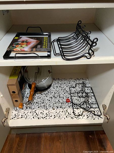 Whirley-Pop popcorn popper & metal plate racks | Maxsold