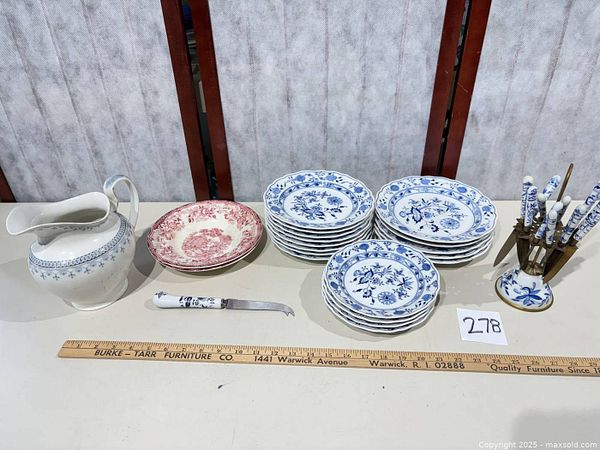Red Transferware Set Johnson Bros Señora red transferware plates, blue floral plates ...