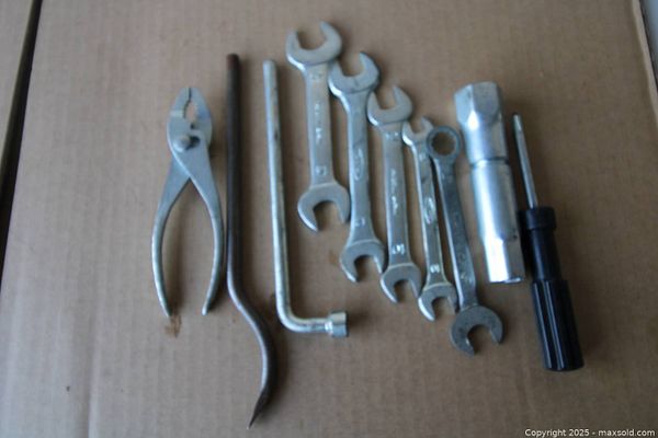 Hand tools assorted 11-piece set | Maxsold