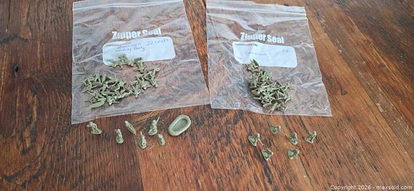 Olive green WWII plastic toy soldiers and raft | Maxsold